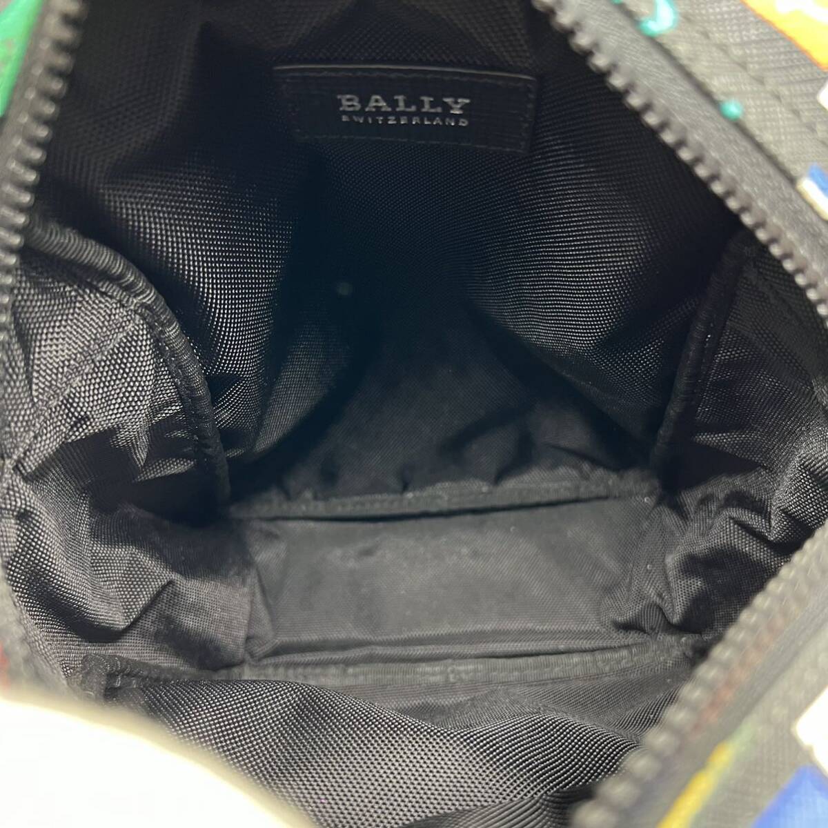 【美品】バリー BALLY ショルダーバッグ クロスボディバッグ PVC レザー 斜め掛け ブラック 黒 メンズ ビジネス 総柄 の画像8