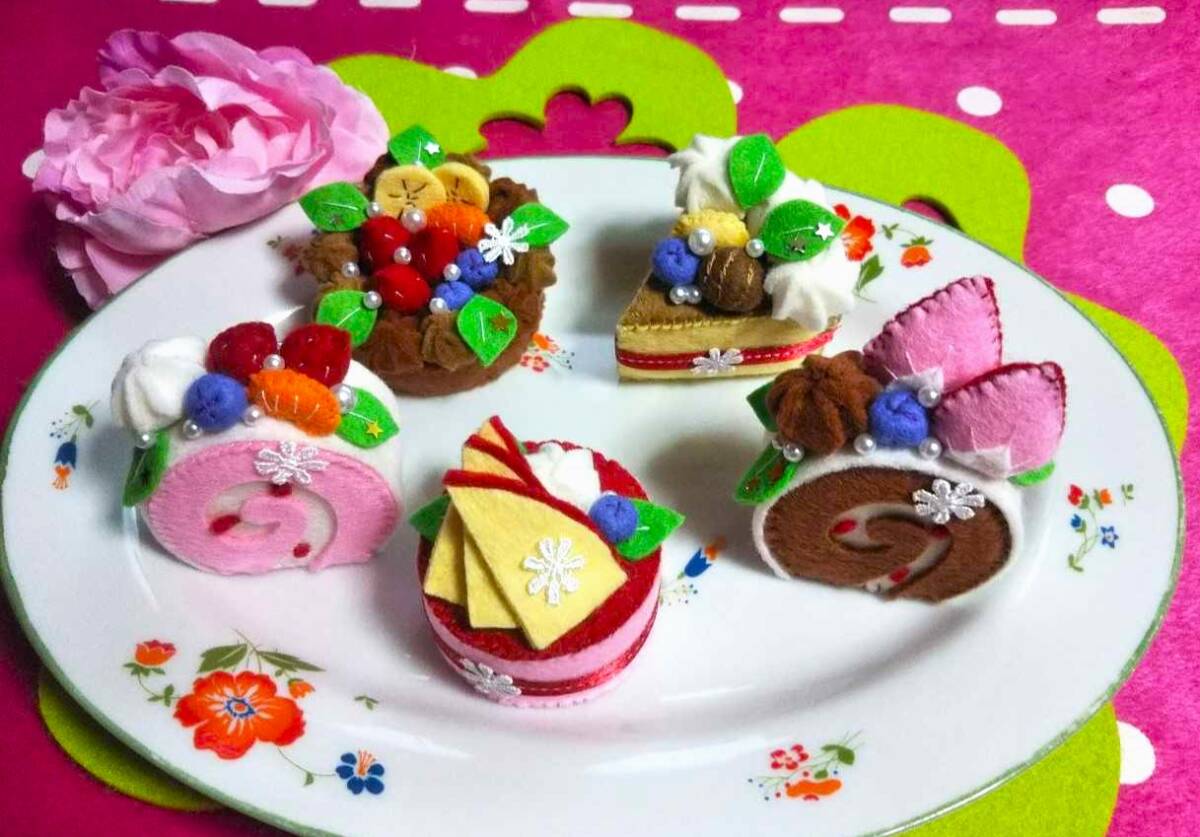 ハンドメイドフェルト☆ふわころ可愛いケーキセット☆５個_フェルトで出来たケーキ５個セットです♪