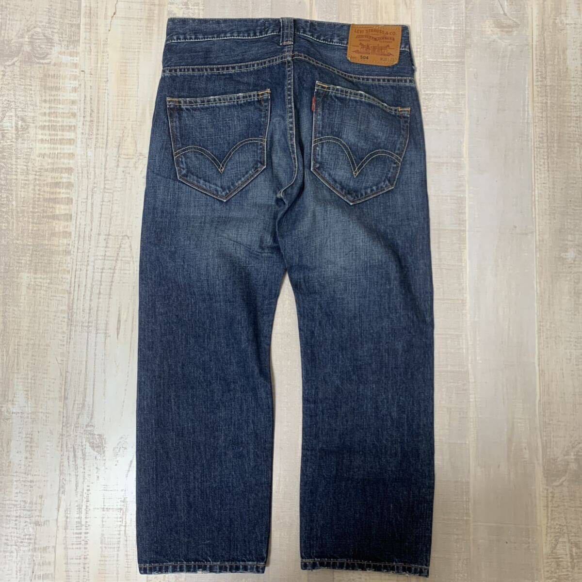 【レザーパッチ135周年 鬼ヒゲ】Levi’s 504 ストレート デニム パンツ リーバイス w28 ジーンズ メンズ ヴィンテージ ユーズド加工 _画像2