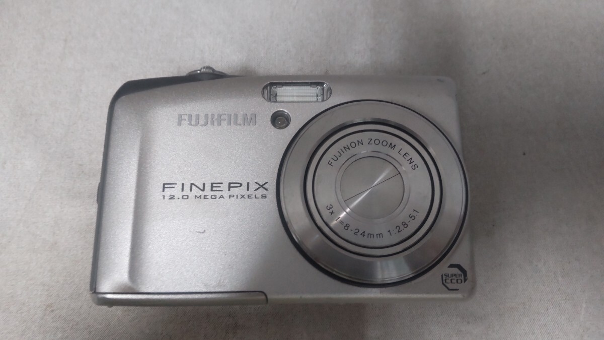 H1984 FUJIFILM FINEPIX F60fd コンパクトデジタルカメラ 小型デジカメ/富士フイルム 簡易動作確認OK 動作品 現状品 送料無料 の画像1