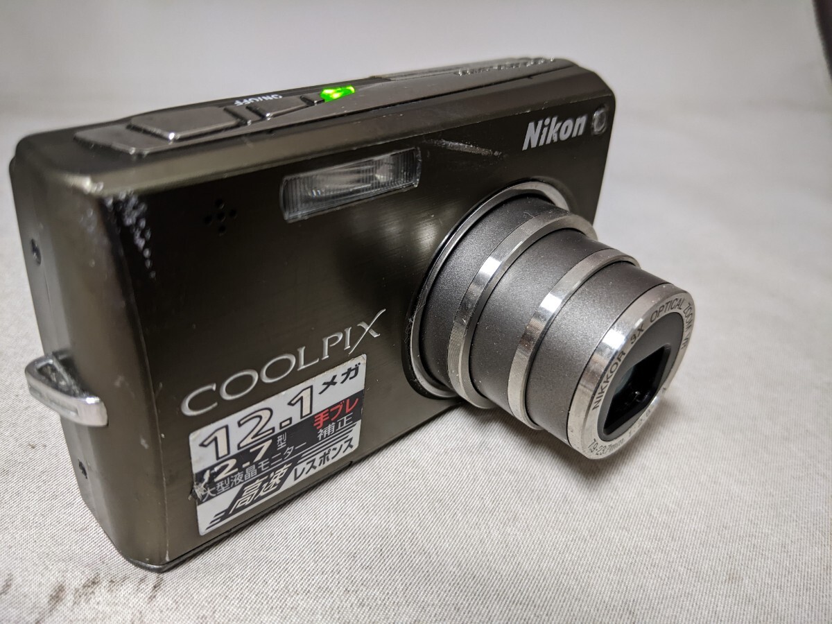H1972 Nikon COOLPIX S700 コンパクトデジタルカメラ 小型デジカメ/ニコン/クールピクス 簡易動作確認OK 動作品 現状品 送料無料_画像2