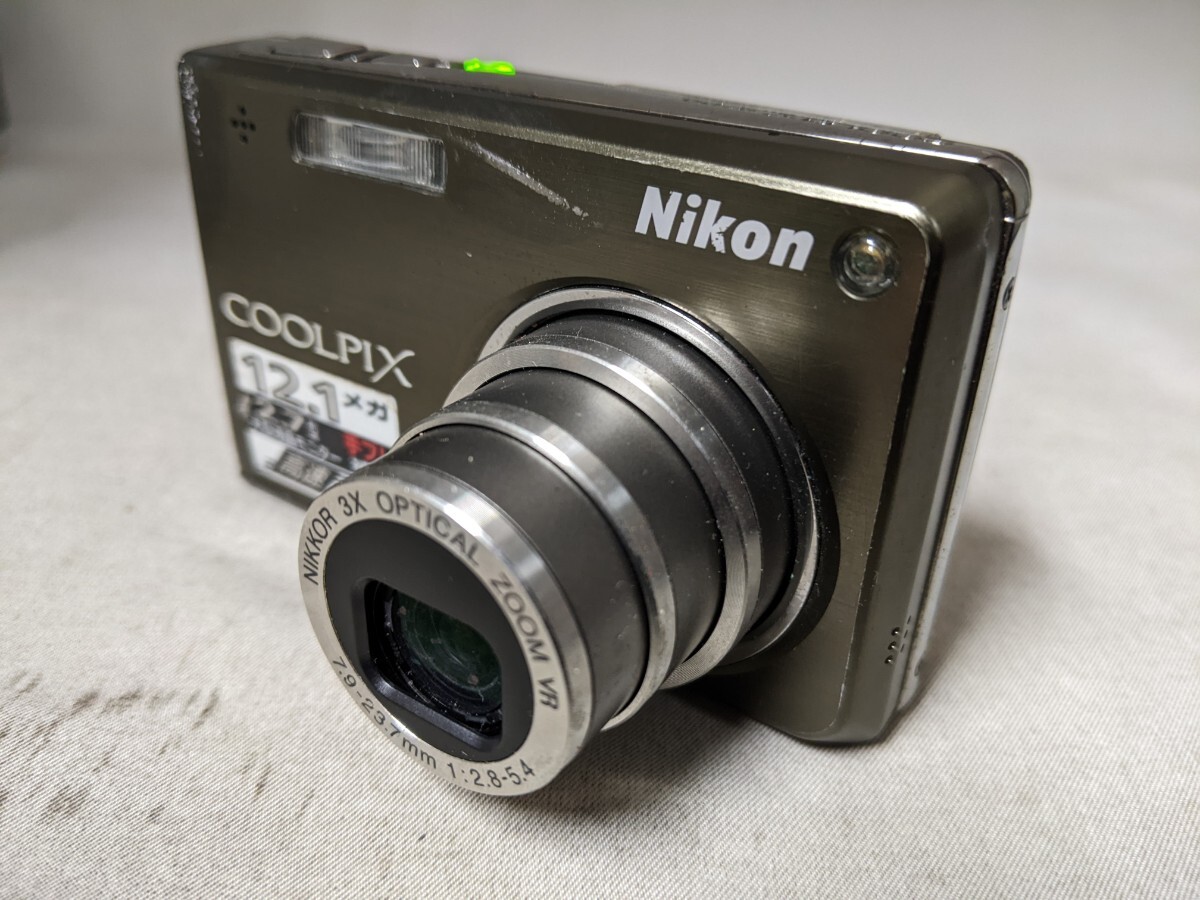 H1972 Nikon COOLPIX S700 コンパクトデジタルカメラ 小型デジカメ/ニコン/クールピクス 簡易動作確認OK 動作品 現状品 送料無料_画像1