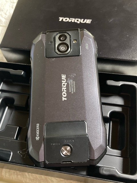 液晶キレイ TORQUE G04 KYV46 au SIMフリー 利用制限〇 他社SIMにて通話OK ☆ 動作良好 スマホ本体 Z29の画像3