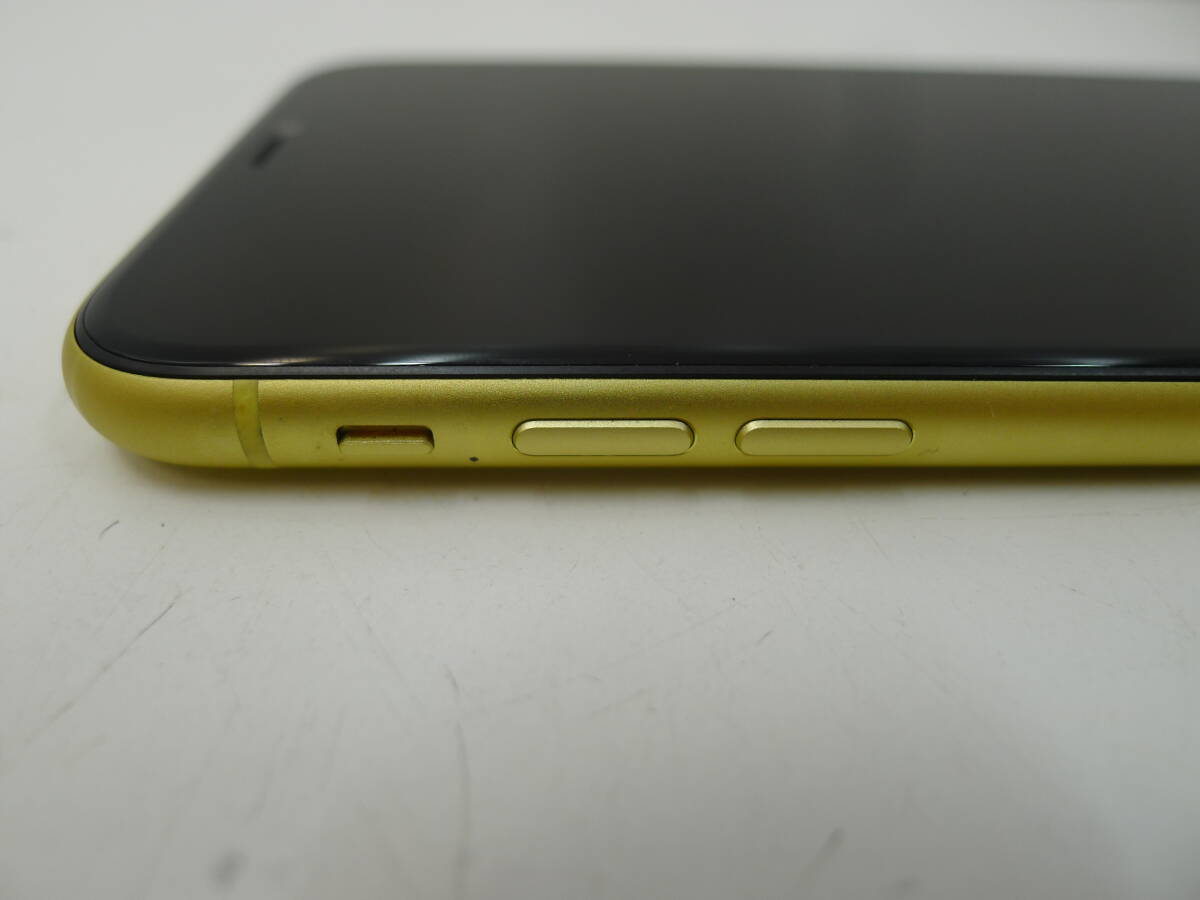スマホ祭 ドコモ iPhone 11 128GB イエロー A2221 判定〇 SIMロックあり Apple アップル 本体 中古 使用品 初期化済み 長期保管品の画像8