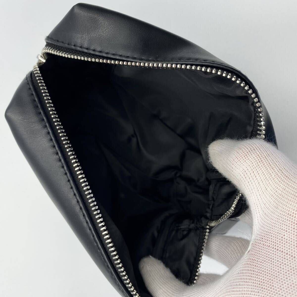 1 иен [ новый товар не использовался ]YVES SAINT LAURENT YSL Yves Saint-Laurent ручная сумочка клатч Logo мужской серебряный 