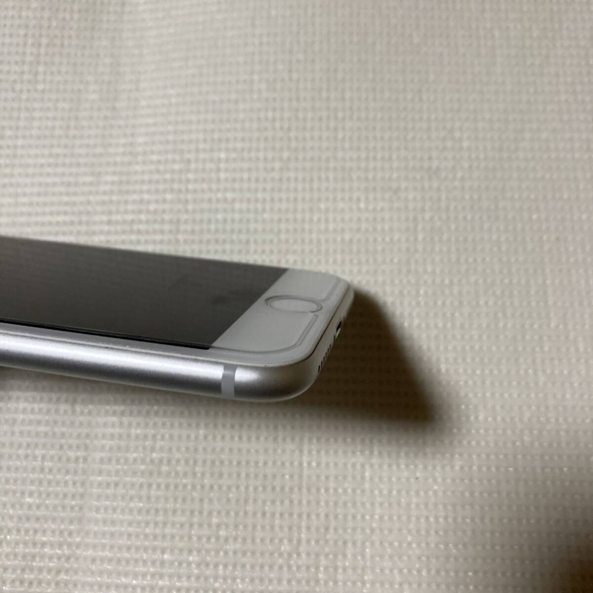 送料無料 美品 SIMフリー iPhone8 256GB シルバー バッテリー最大容量100% SIMロック解除済の画像4