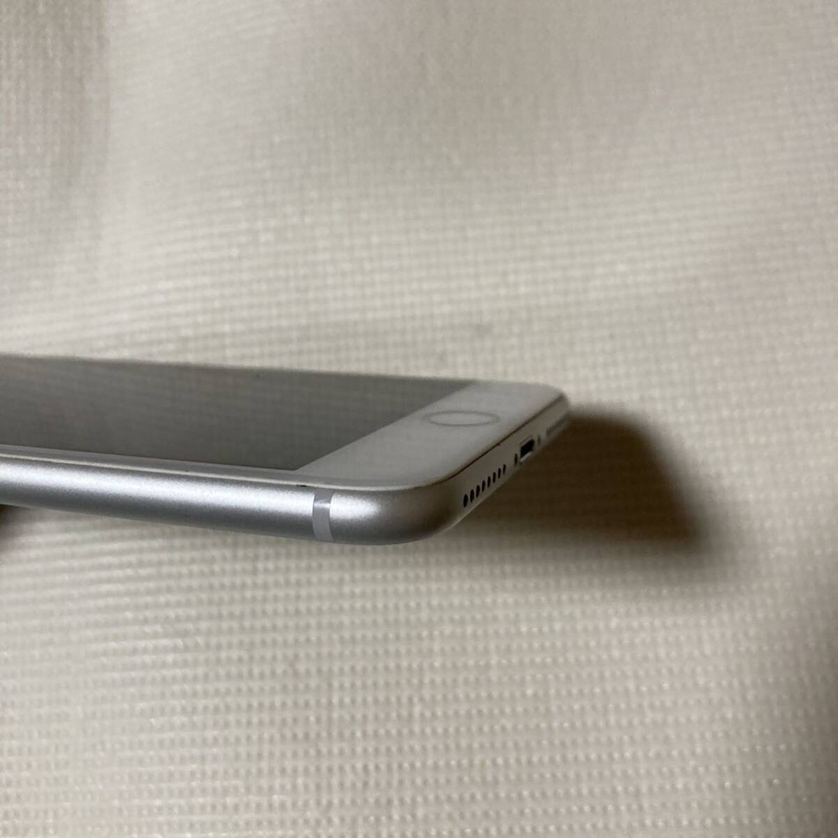 送料無料 美品 SIMフリー iPhone8 Plus 64GB シルバー バッテリー最大容量100% SIMロック解除済_画像4