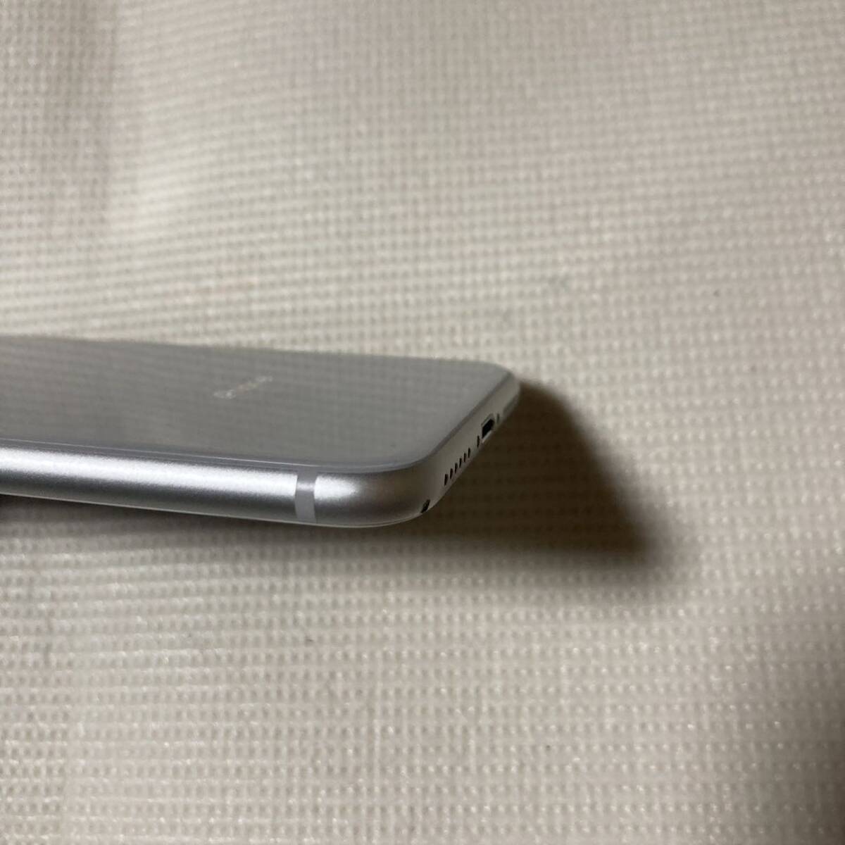 送料無料 SIMフリー iPhone8 64GB シルバー バッテリー最大容量100% SIMロック解除済_画像8