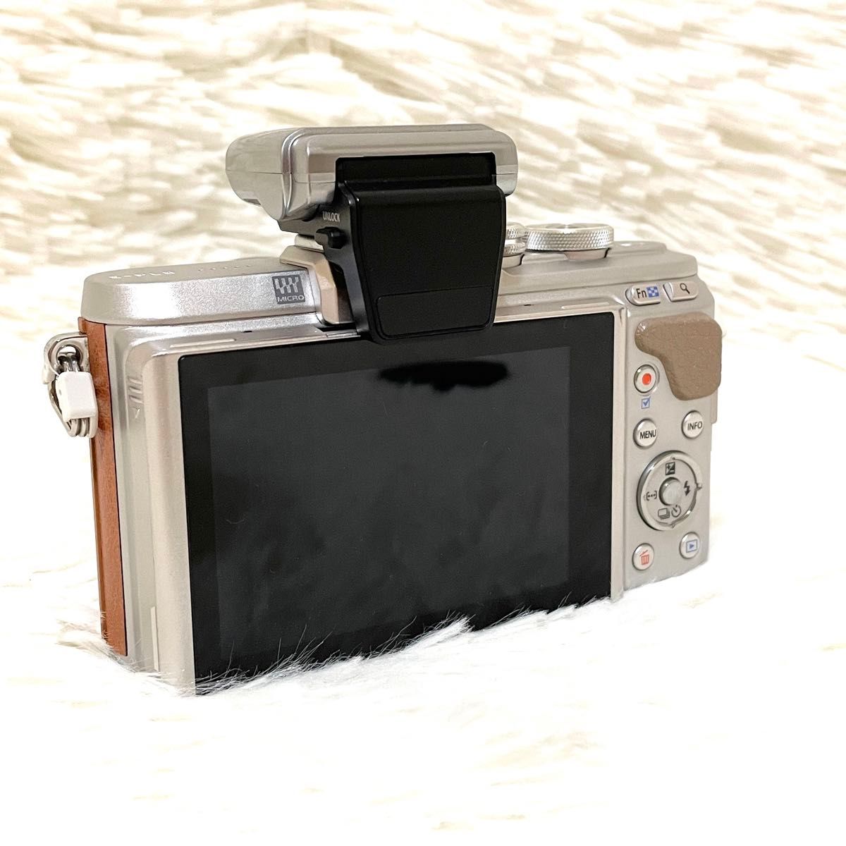 OLYMPUS PEN E-PL8 (本体ジャンク品) ボディ美品】液晶ジャンク品 写真撮影可能 OLYMPUS PEN E-PL8