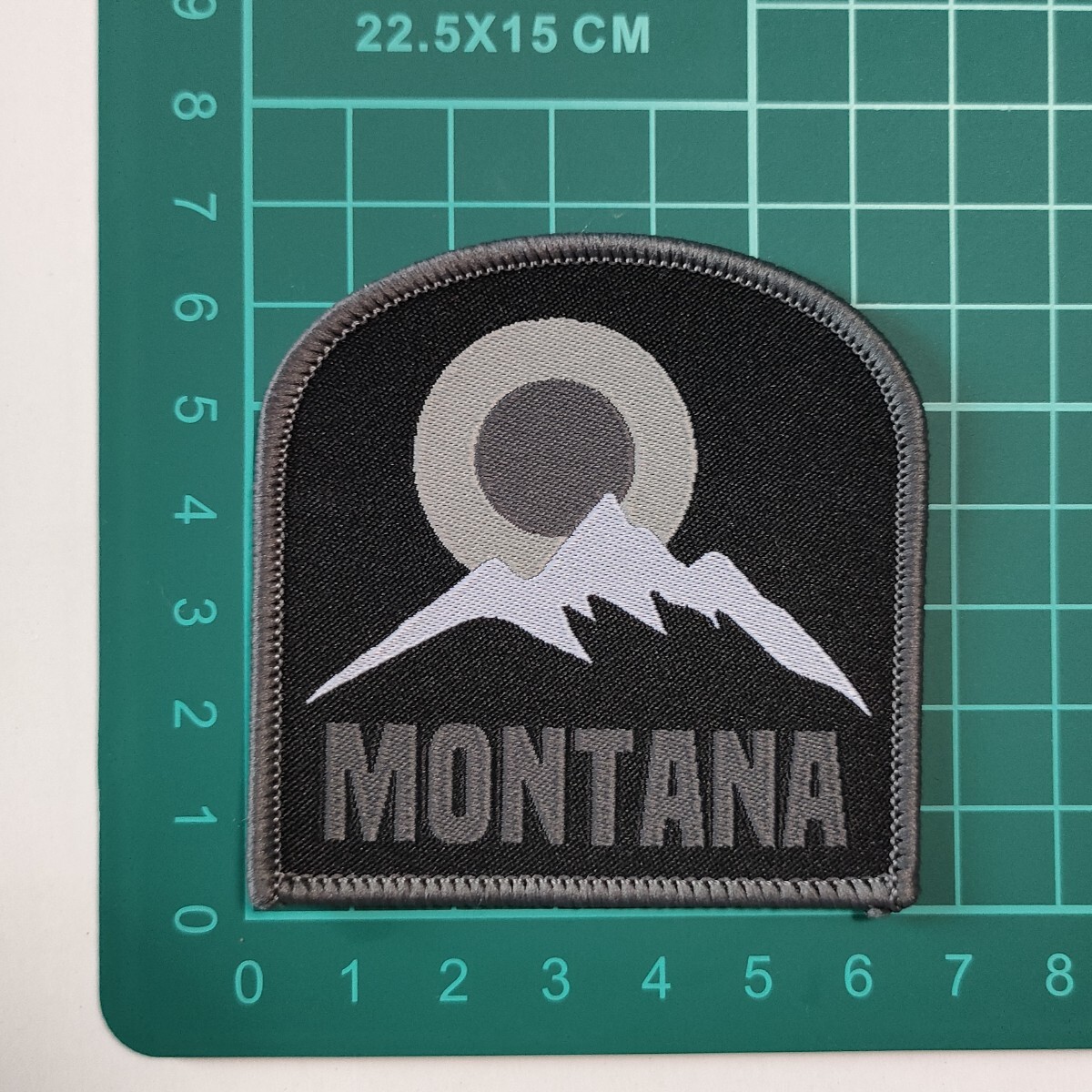 N-4【 縫い付けワッペン 】 刺繍ワッペン アップリケ リメイク 山 マウンテン MOUNTAIN ワッペン patch パッチ wappen_画像2