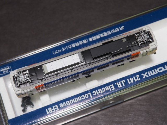 L113【ボディ破損】TOMIX Nゲージ JR EF81形電気機関車 寝台特急カシオペア 2141 トミックス 動力車 モーター車の画像5