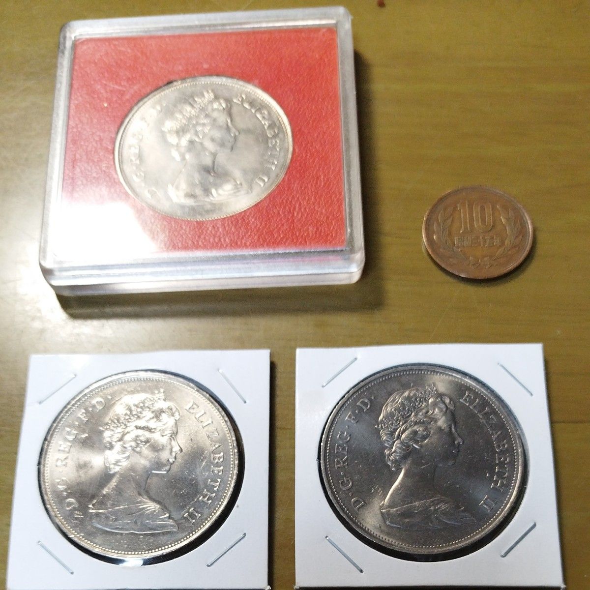 エリザベス2世女王ご治世下記念クラウン　3枚セット  古銭