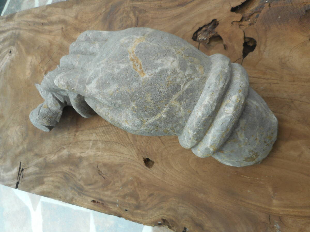  stone .[. hand ] thousand hand . sound south north morning era (439~589 year )* north . higashi . about stone sculpture Buddhism fine art size length 27. weight 2*3.