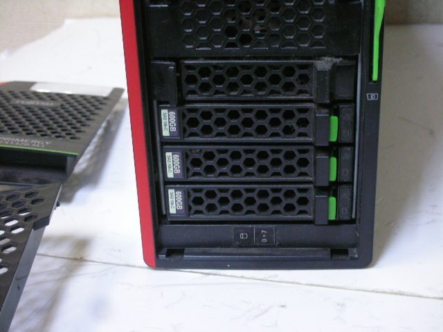 Fujitsu PRIMERGY TX1320 M3(Xeon QuadCore E3-1220 V6 3GHz/16GB/SAS 600GB x 3)の画像5