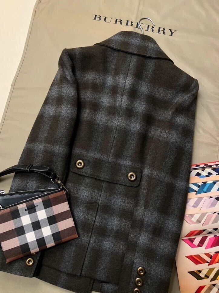 SH9【魅了するノバチェック】参考価格18万●超美品BURBERRY LONDON●華やかなシルエット●トレンチPコート バーバリーコート レディース