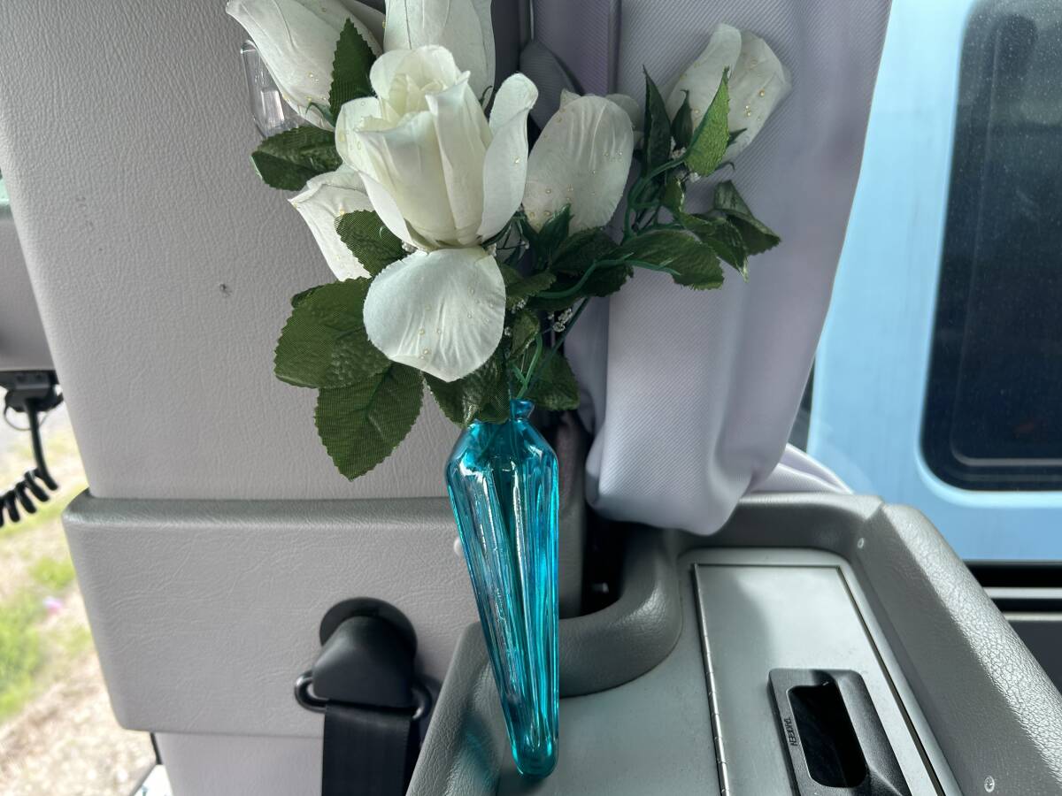 ★恋24－04124観光バスから外しました花瓶＆造花セットの画像1