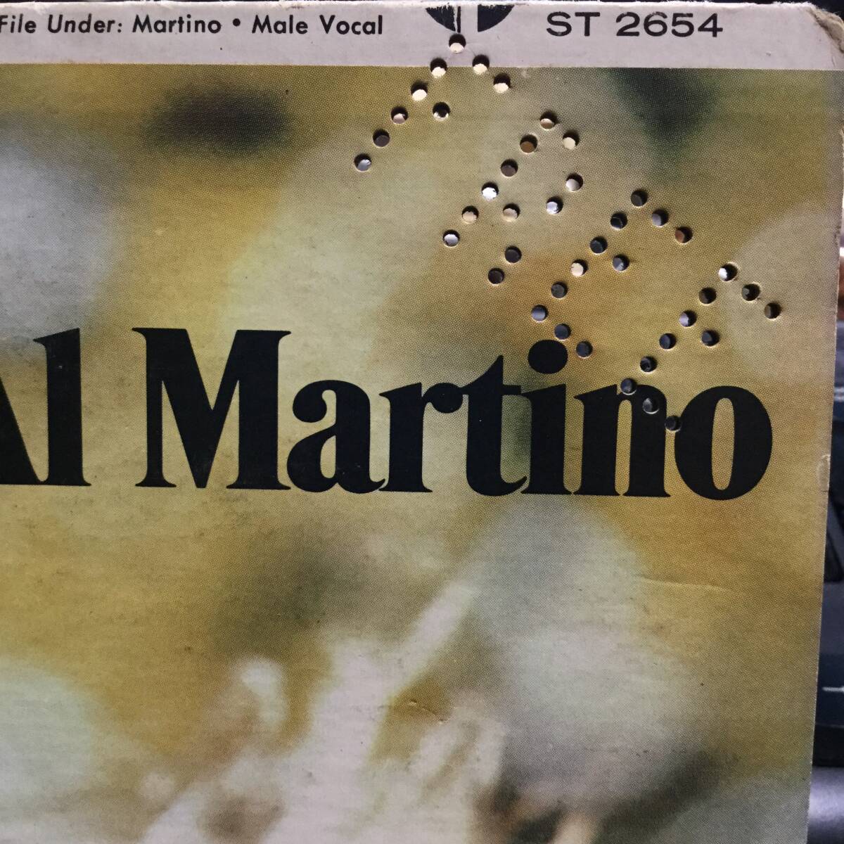 This Love For You／Al Martino（輸入盤） (LPレコード)　アル・マルティーノ_右肩にパンチ穴が。