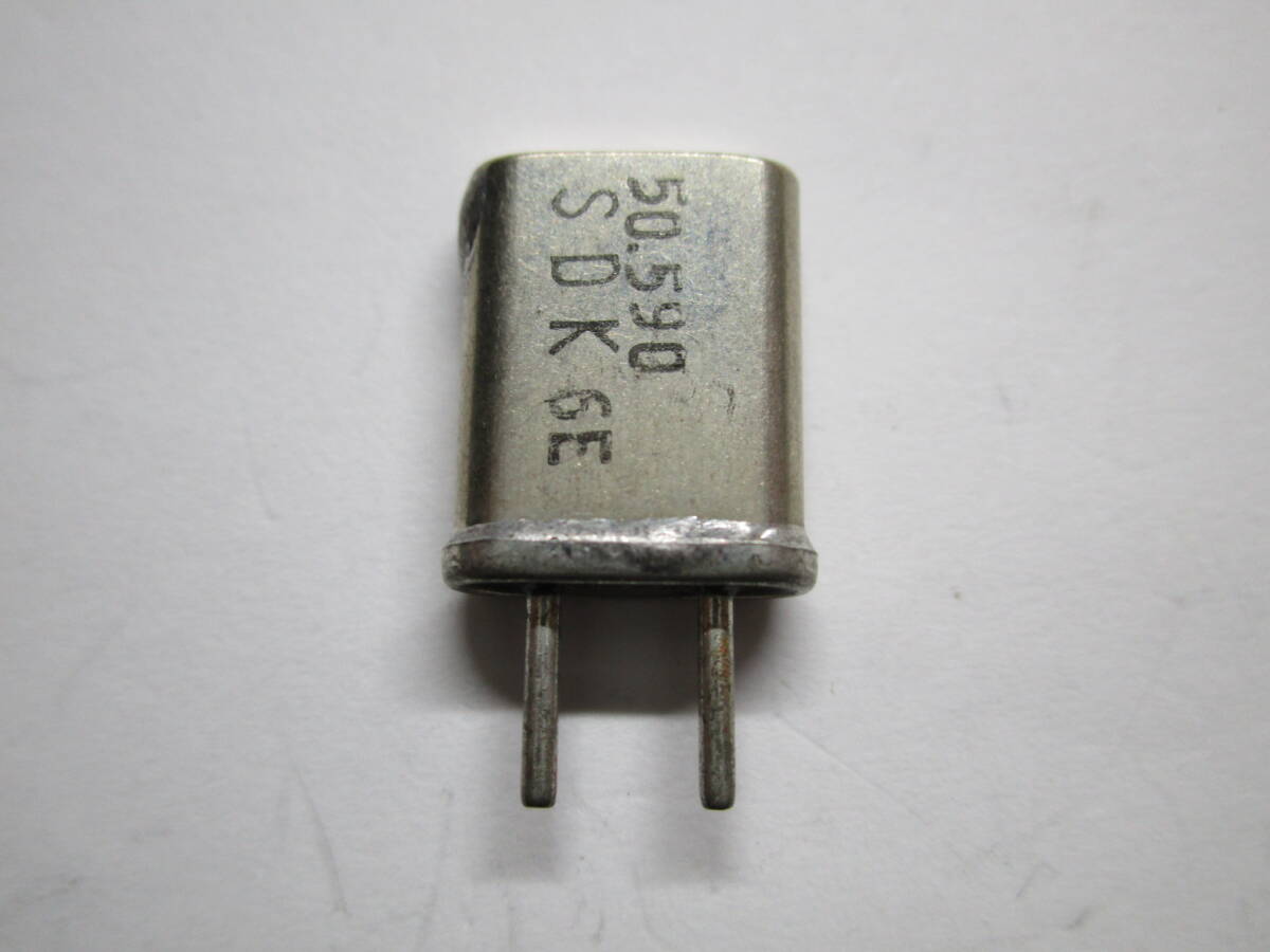 ジャンク（ス）⑧ 50.590MHz HC-25/Uタイプ水晶発振子 未使用品の画像1