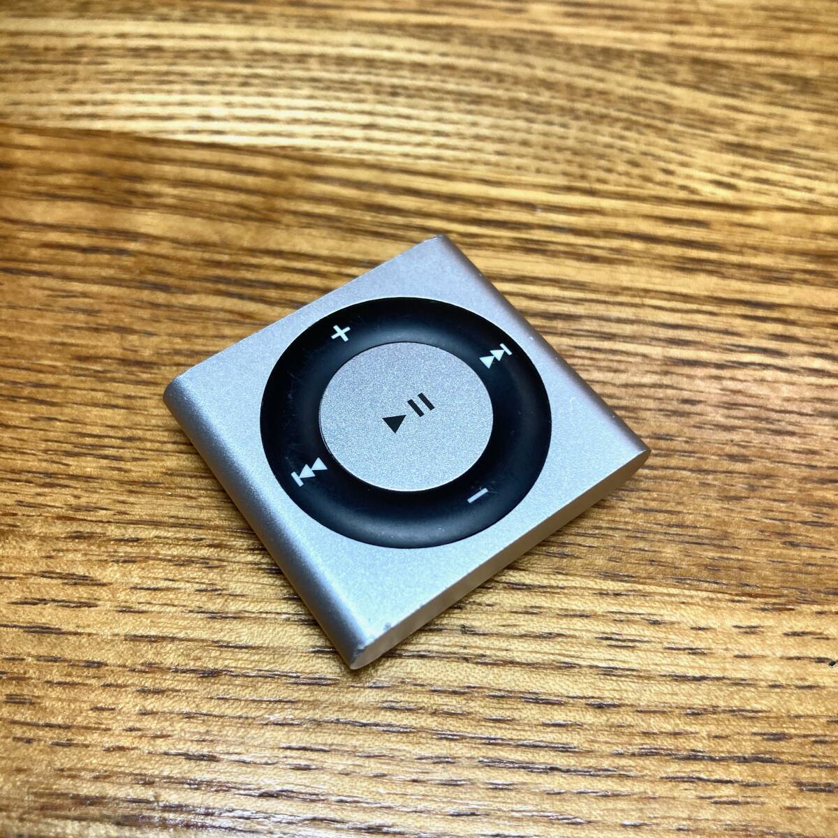 ★即決 送料無料 動作未確認 ジャンク扱い Apple iPod shuffle A1373 シルバー 純正 プレイヤー 本体のみ_画像4