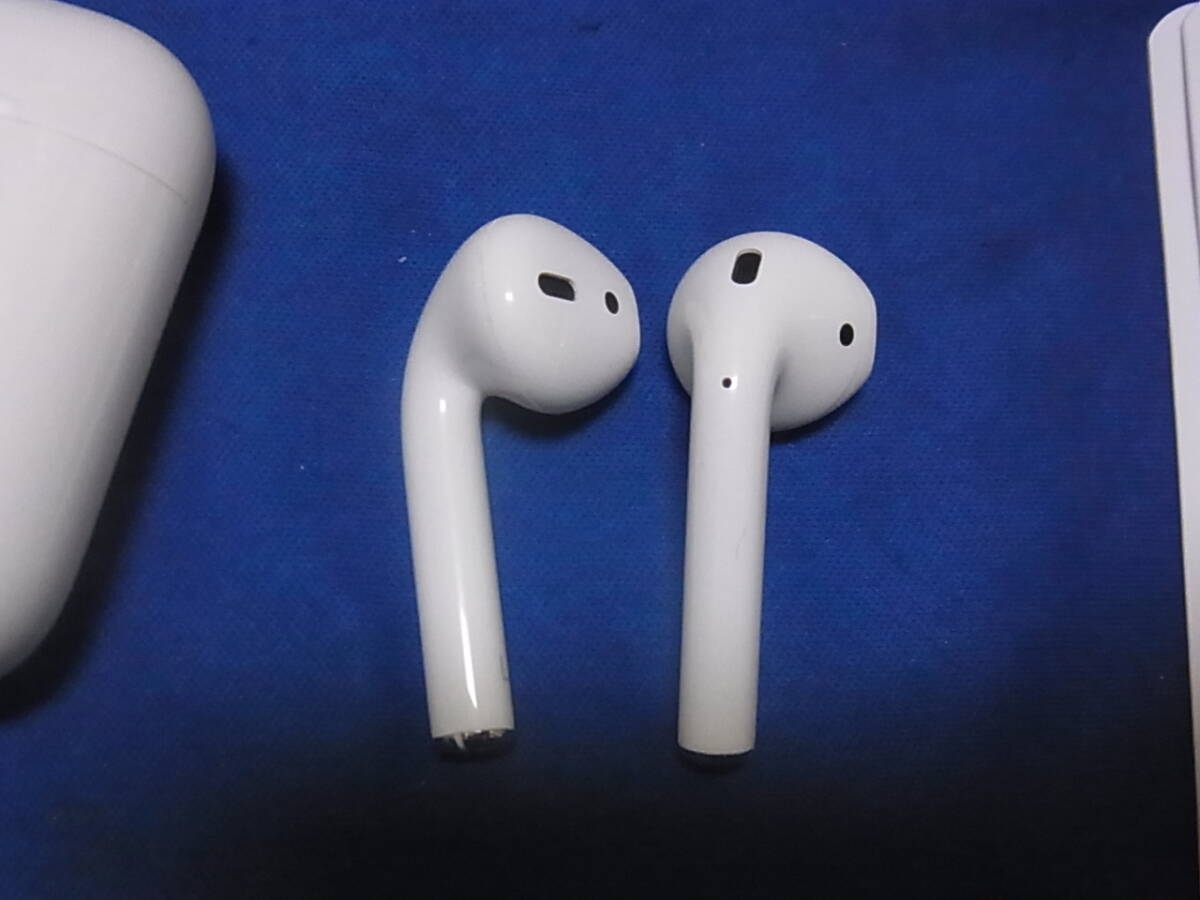 Apple AirPods with Charging Case 第2世代 MV7N2J/Aの画像5