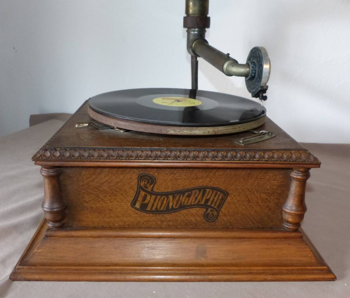 PHONOGRAPHE,ラッパ蓄音機、ラッパに多少のへこみが有ります、高さ７８ｃｍ、ラッパの径５０ｃｍ、長さ５８ｃｍ、の画像4