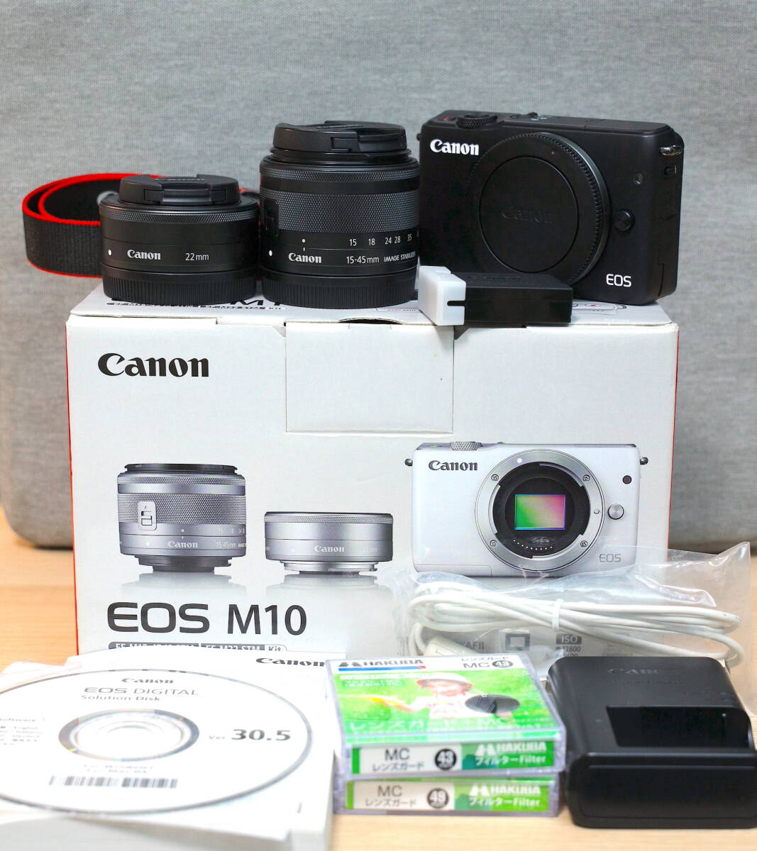 美品 Canon EOS M10 ダブルレンズキット ブラック / ミラーレス カメラ 黒 EF-M 15-45mm 22mm キャノン キヤノン ズーム レンズ セットの画像1