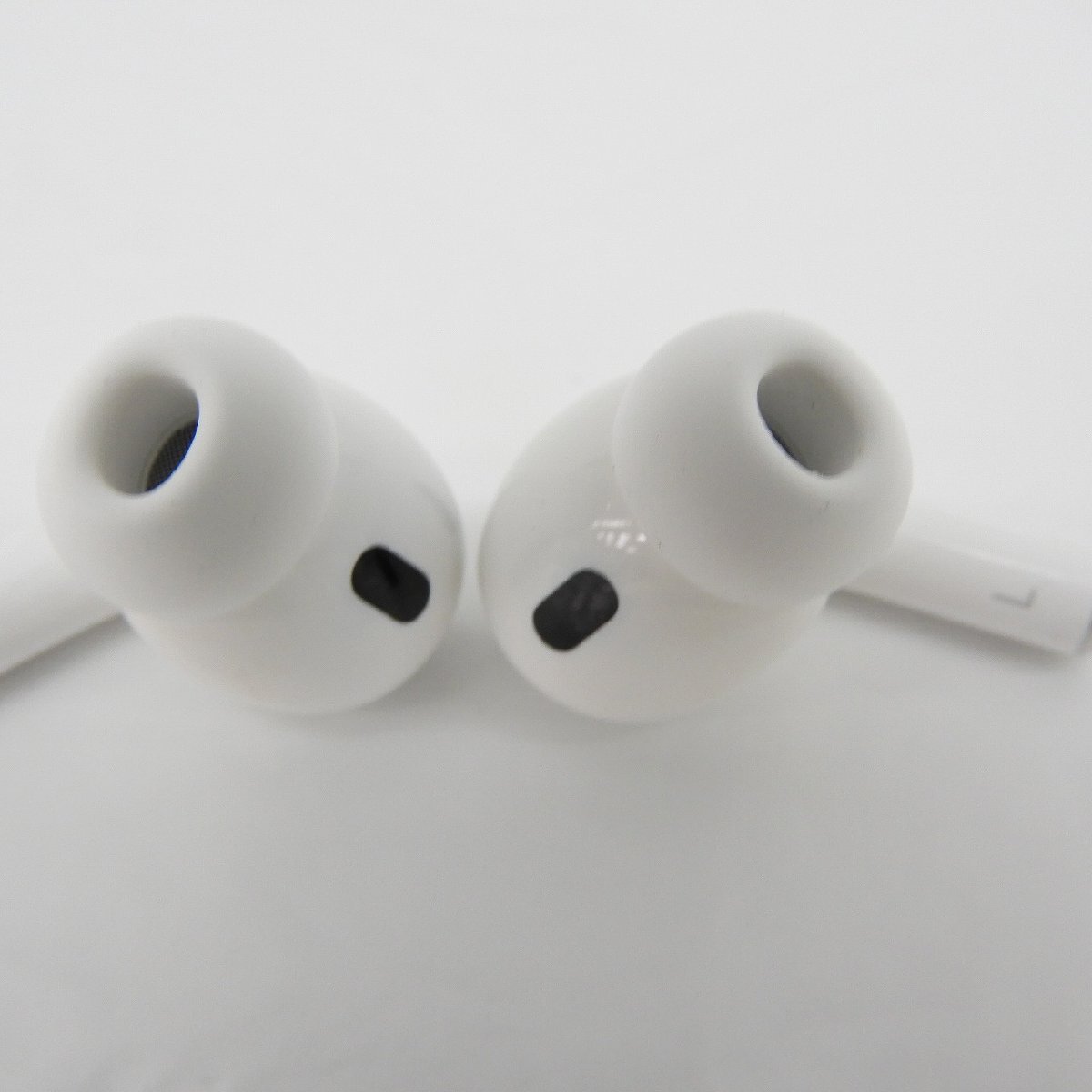 【中古品】Apple アップル ワイヤレスイヤホン AirPods Pro エアーポッズプロ 第2世代 MQD83J/A イヤホン+ケースのみ 11541013 0412の画像3