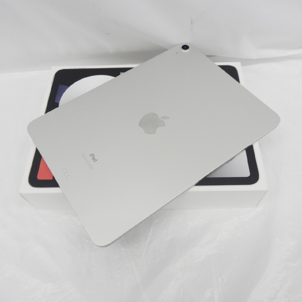 【美品】Apple アップル タブレット iPad Air 10.9インチ 第4世代 Wi-Fi 64GB 2020年秋モデル MYFN2J/A シルバー 11559708 0428_画像3