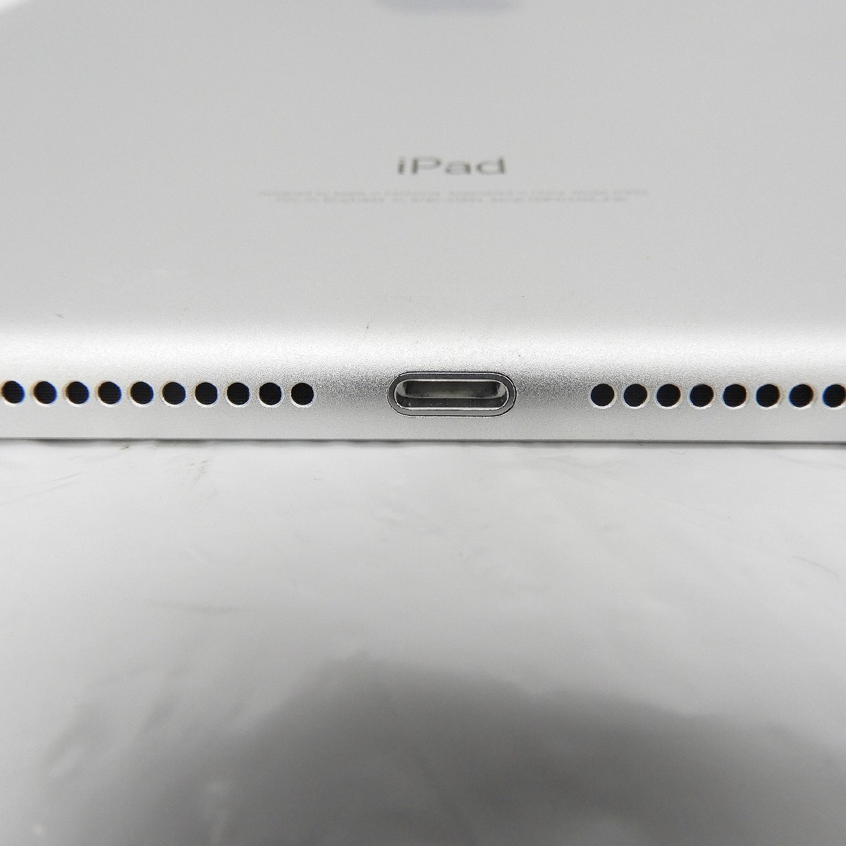 【中古品】Apple アップル タブレット iPad 第6世代 9.7インチ Wi-Fiモデル 32GB MR7G2J/A シルバー 本体のみ 11561058 0430の画像4