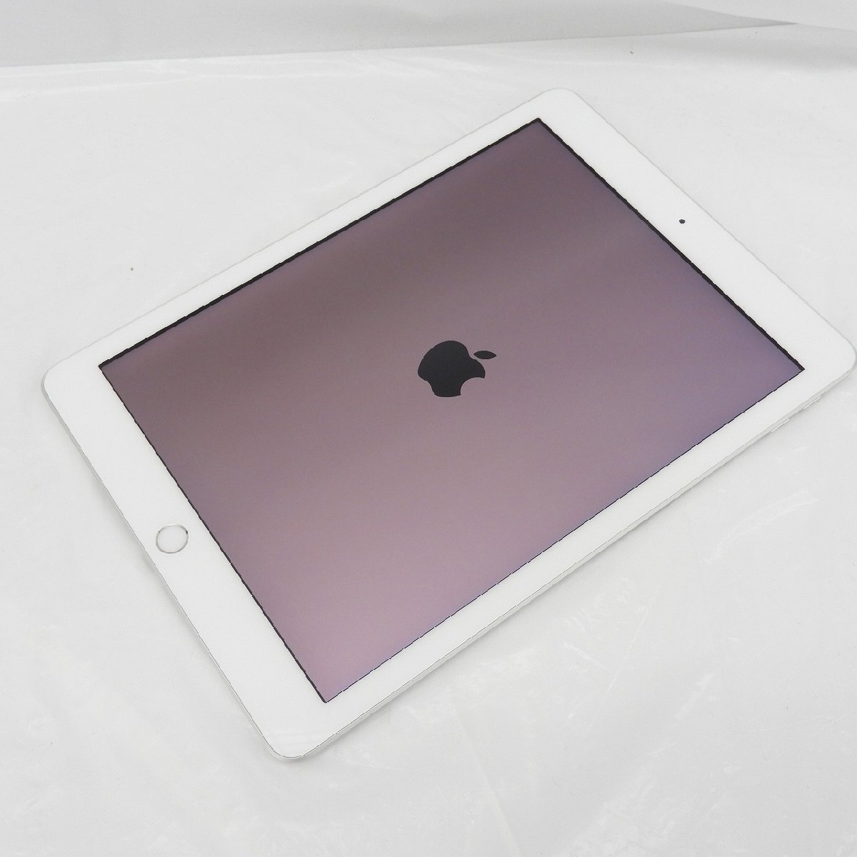 【中古品】Apple アップル タブレット iPad 第6世代 9.7インチ Wi-Fiモデル 32GB MR7G2J/A シルバー 本体のみ 11561058 0430の画像2