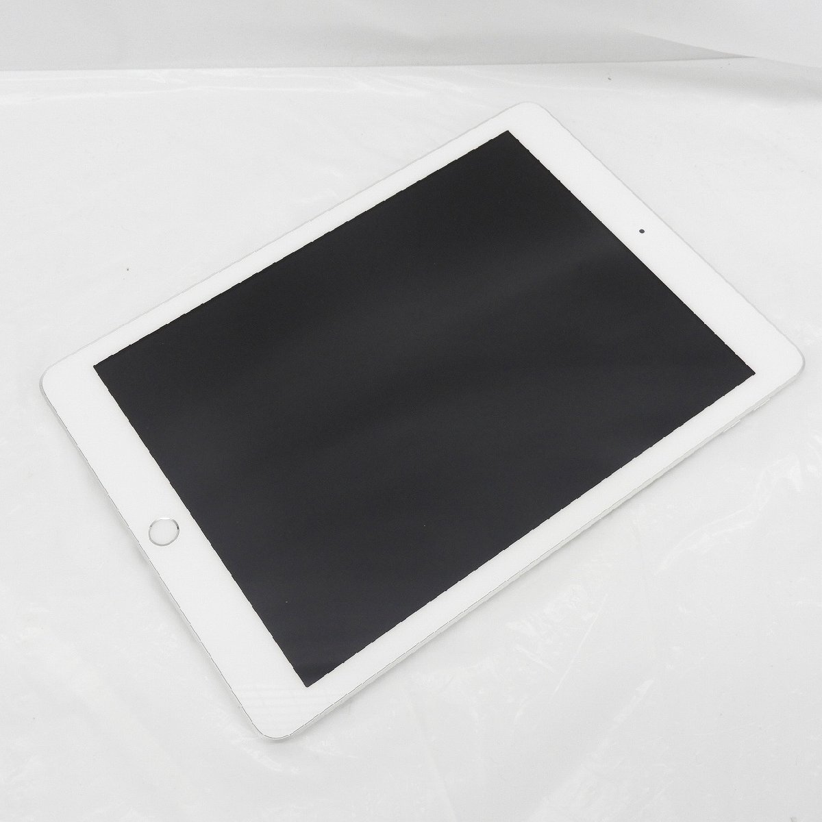 【中古品】Apple アップル タブレット iPad 第6世代 9.7インチ Wi-Fiモデル 32GB MR7G2J/A シルバー 本体のみ 11561058 0430_画像1