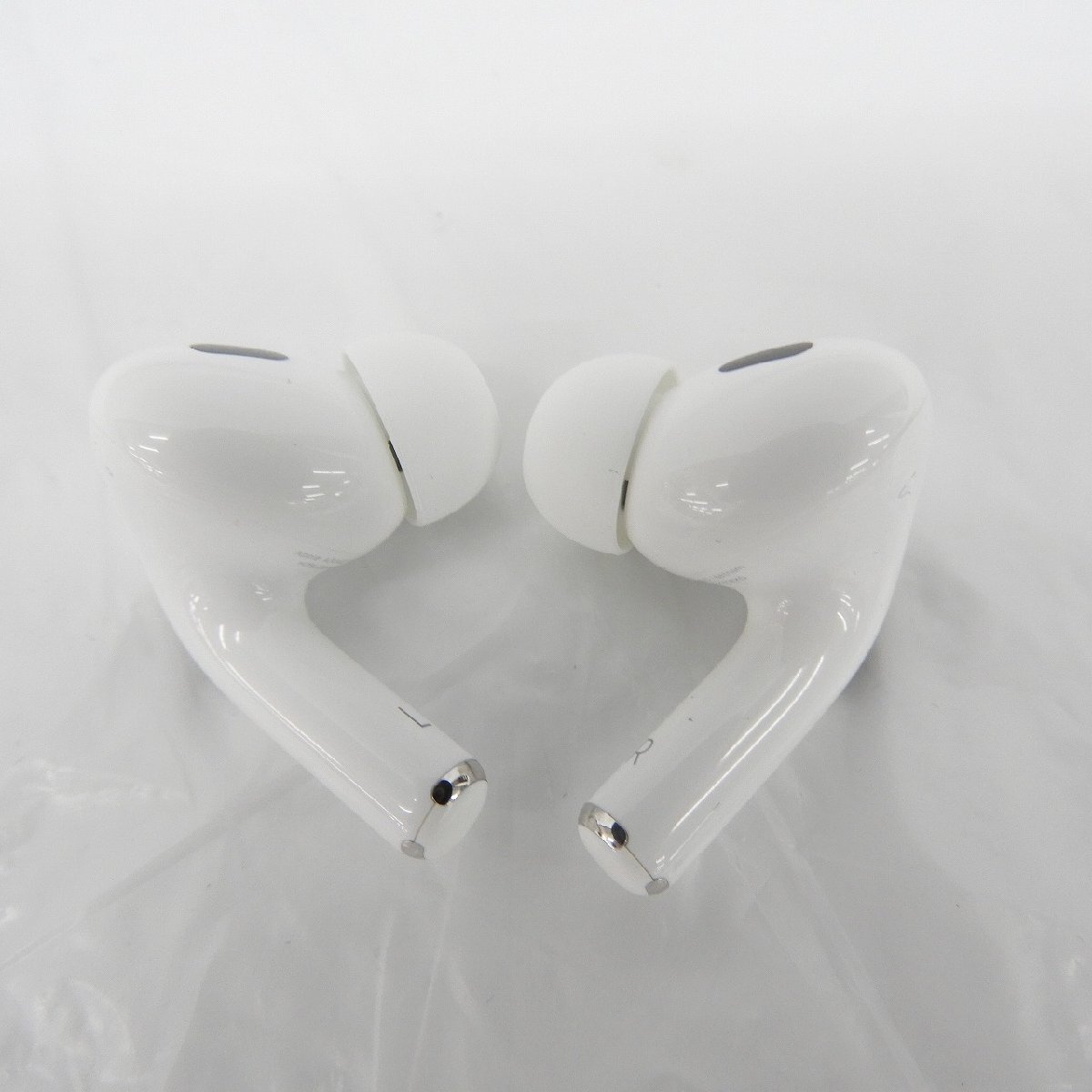 【美品】Apple アップル ワイヤレスイヤホン AirPods Pro 第2世代 MagSafe充電ケース(USB-C)付 MTJV3J/A 842127411 0430の画像4