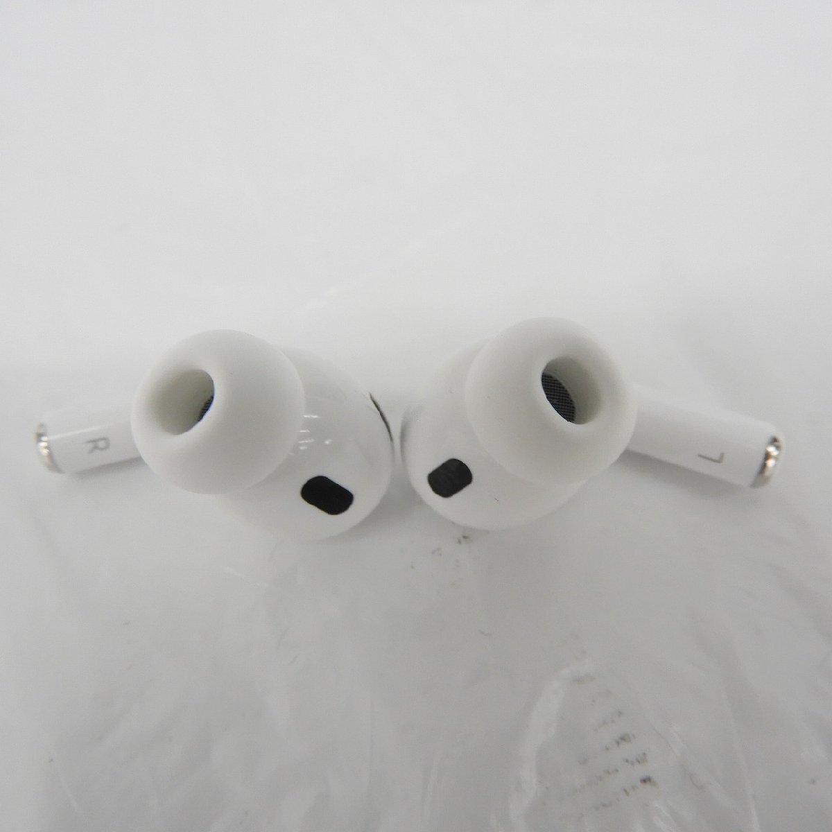 【美品】Apple アップル ワイヤレスイヤホン AirPods Pro 第2世代 MagSafe充電ケース(USB-C)付 MTJV3J/A 842127411 0430の画像3