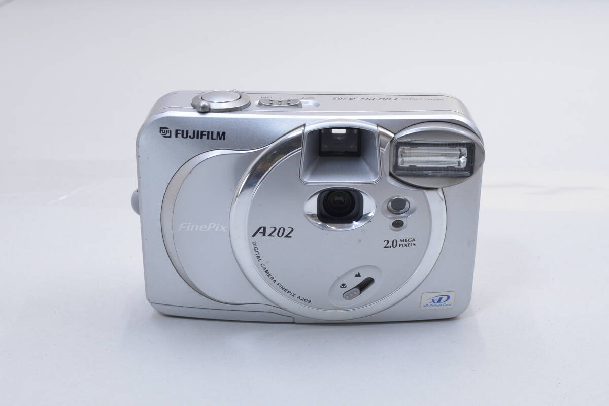 【ecoま】FUJIFILM Finepix A202 単三電池対応 コンパクトデジタルカメ_画像1