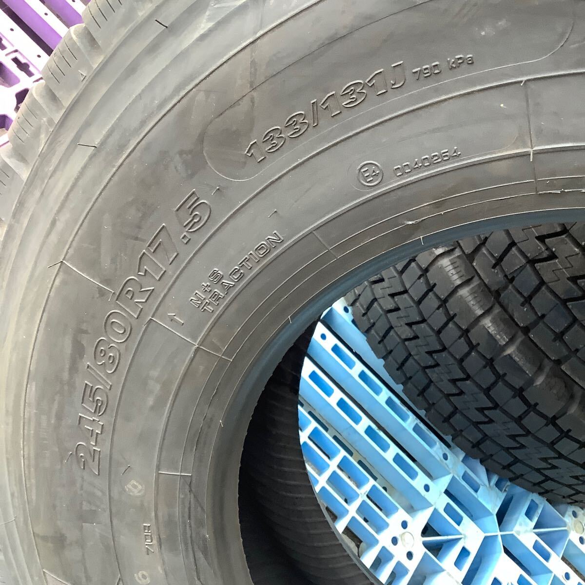 YOKOHAMA 245/80R17.5 133/131J ７１０Ｒ　ミックスタイヤ　オールシーズン　中型トラック　未使用品　２１年製　６本セット_画像3