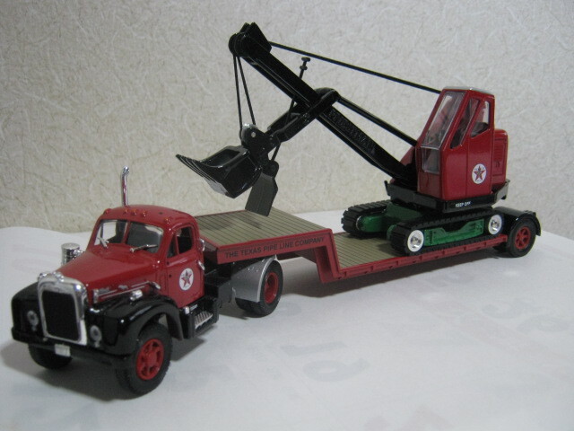  Corgi 1/50 TexacoTexaco Mack B Series Tractor & Lowboy Trailer & Luffing Shovel