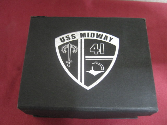 アメリカ海軍　空母ミッドウェー 退役記念 ３Dクリスタル　珍品 入手困難品_紙箱に痛みがあります。