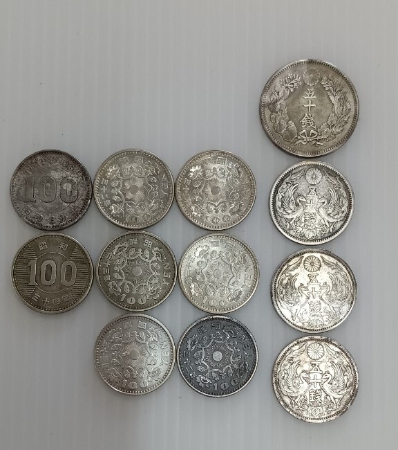 100円銀貨×8/50銭銀貨×4/計１２枚/硬貨/保管品の画像1