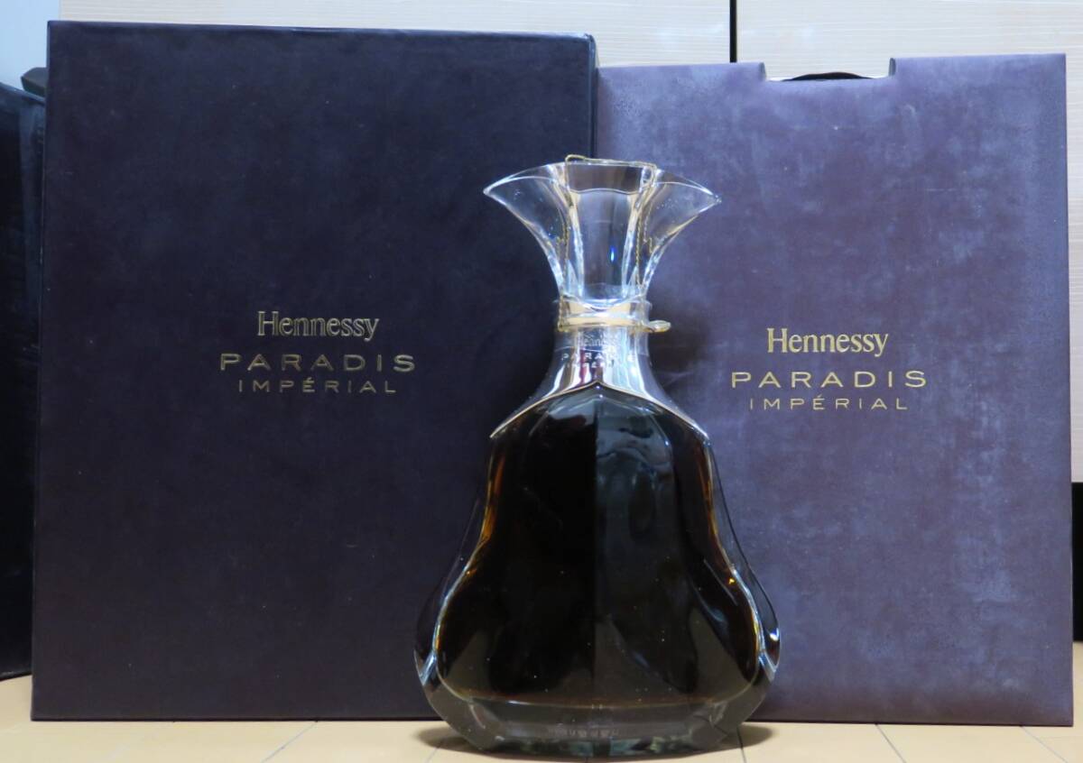 未開封 Hennessy PARADIS IMPERIAL ヘネシー パラディ アンペリアル(インペリアル) クリスタルボトル・冊子・化粧箱・外箱付きの画像1