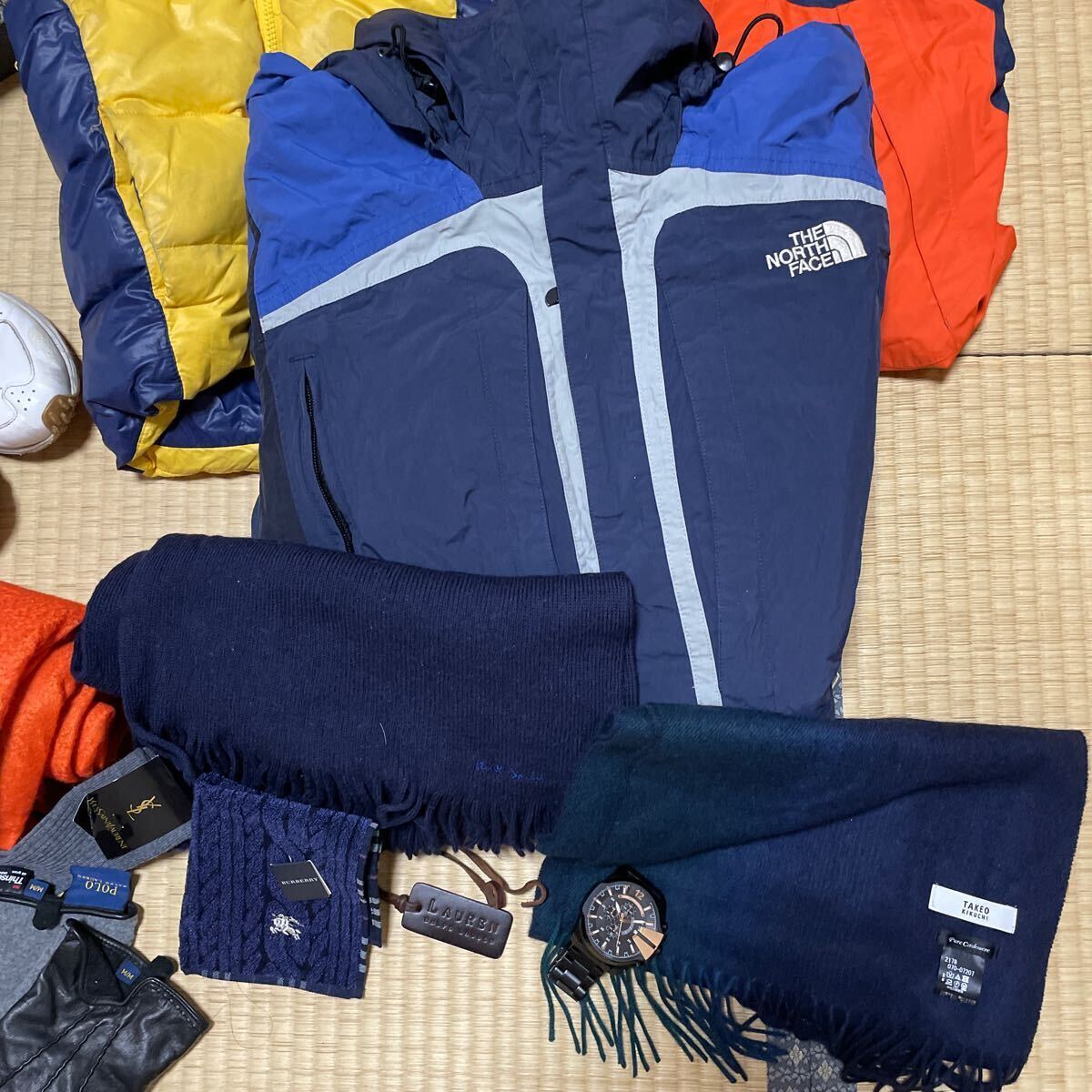 ② ブランド品 大量 まとめ売り THE NORTH FACE ノースフェイス ディーゼル DIESEL バーバリー Burberry ラルフローレン 他 服 時計　靴_画像2