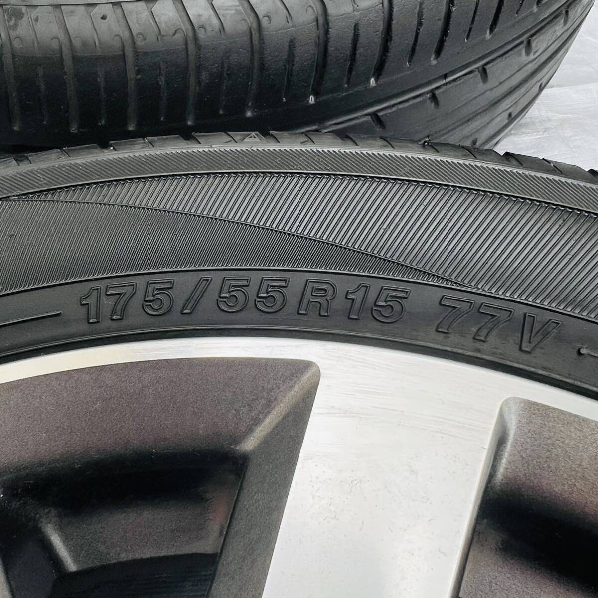 M900A TANK ルーミー 15インチ純正アルミホイールタイヤ４本セット  YOKOHAMA ブルーアース 175/55R15の画像4