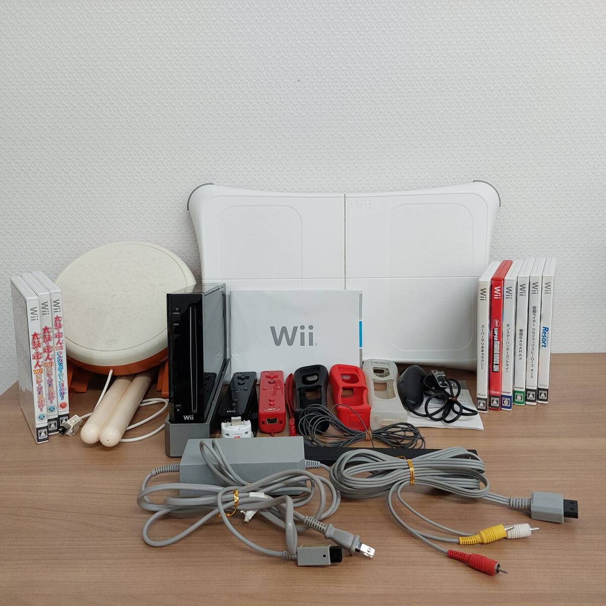 任天堂 ニンテンドー Nintendo Wii RVL-001 本体/リモコン/タタコン/ソフト9本/他 おまとめ 本体のみ動作確認済み 現状 No.G2446_画像1