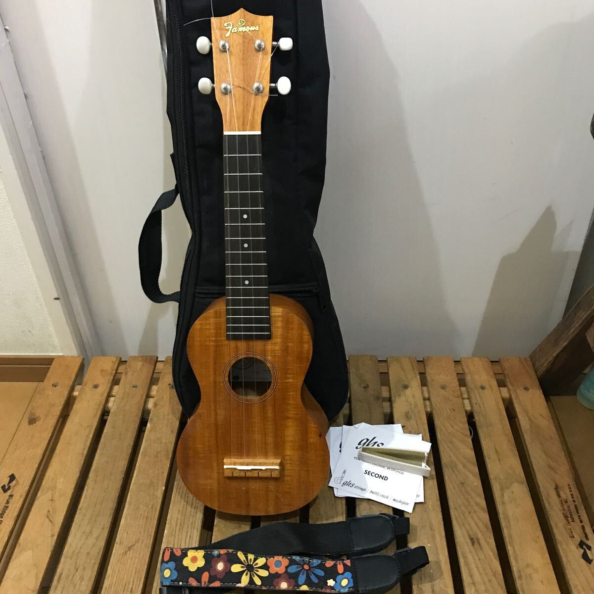  beautiful goods Famous FS-5Gfei trout ukulele!