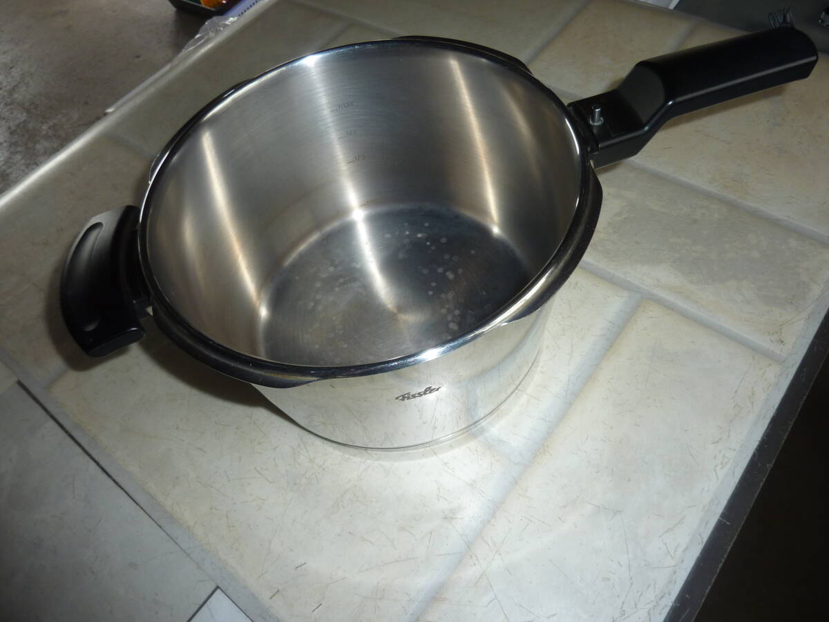 fisla-Fissler 2711 pressure cooker. saucepan only cover lack of used 