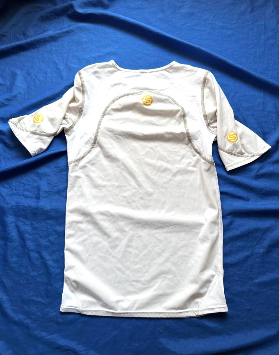 SKINS スキンズ コンプレッションTシャツ Mサイズ 白_画像1