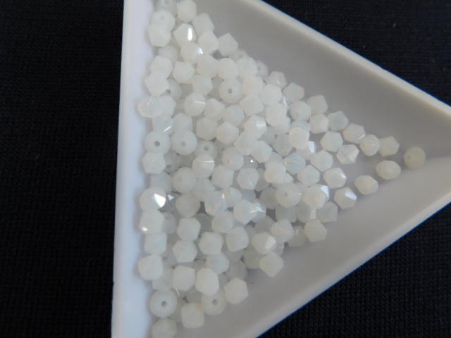 2817△未使用 チェコビーズ M.C.GLASS BEADS WHITE OPAL ホワイトオパール SUPERIOR CRYSTAL_画像2