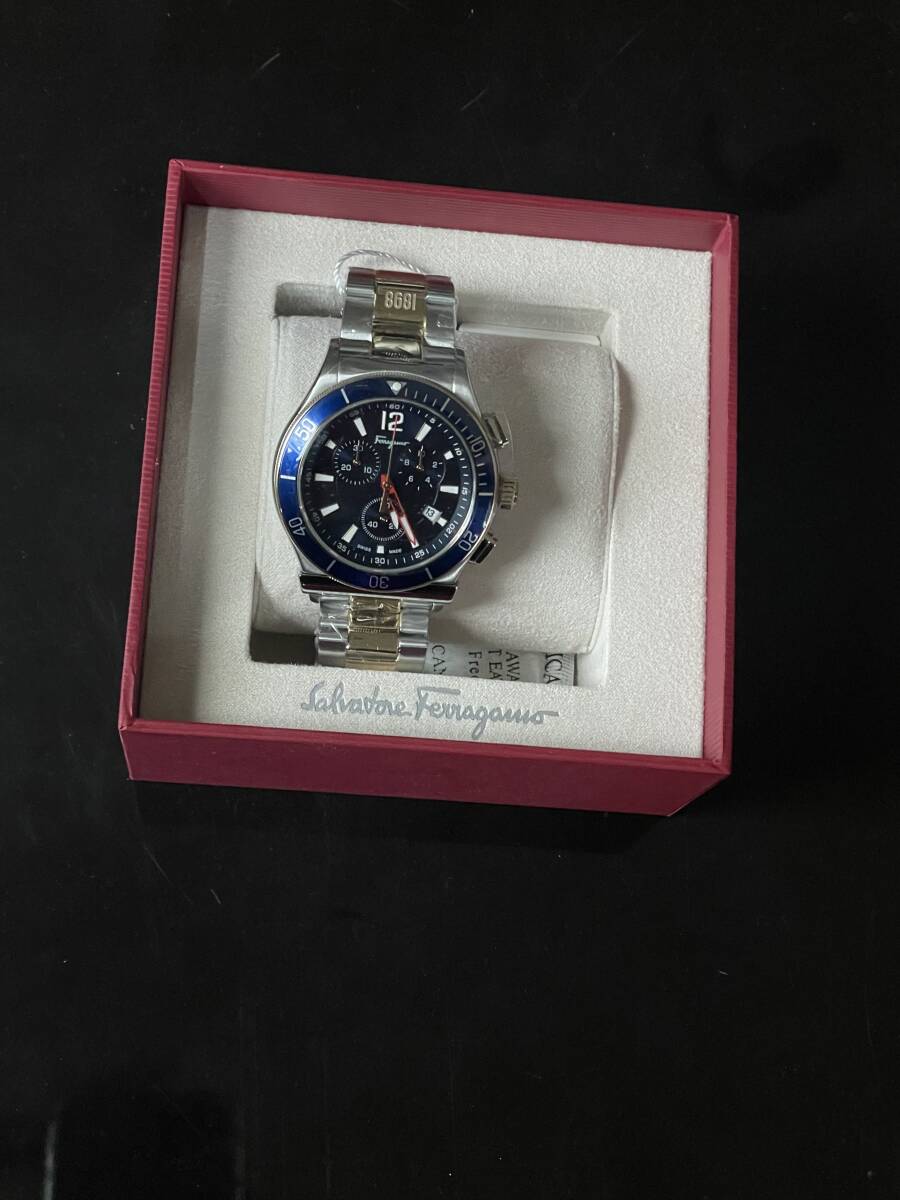 *. gorgeous Salvatore Ferragamo chronograph 100m waterproof Switzerland made Italy brand Japan not yet sale therefore hard-to-find 