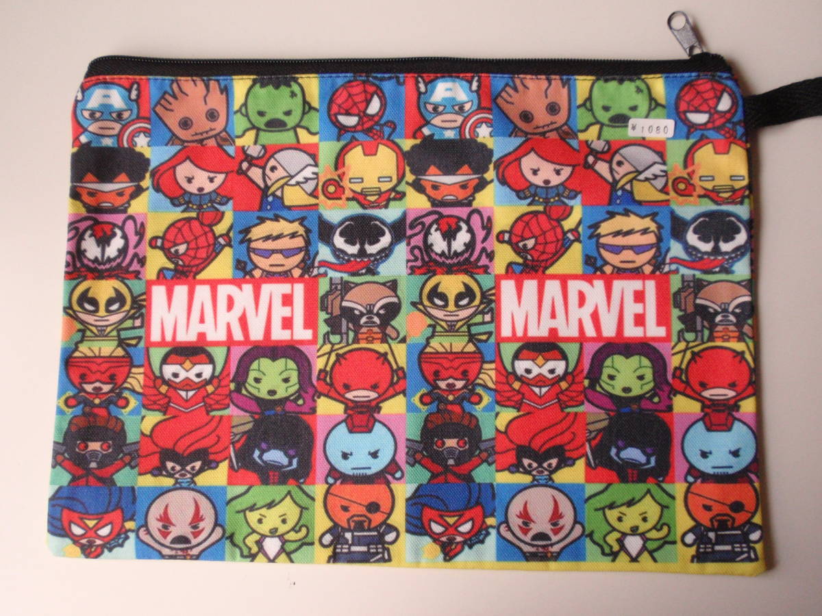 新品＆即決！　MARVEL　アベンジャーズの少し大きめポーチ_画像2