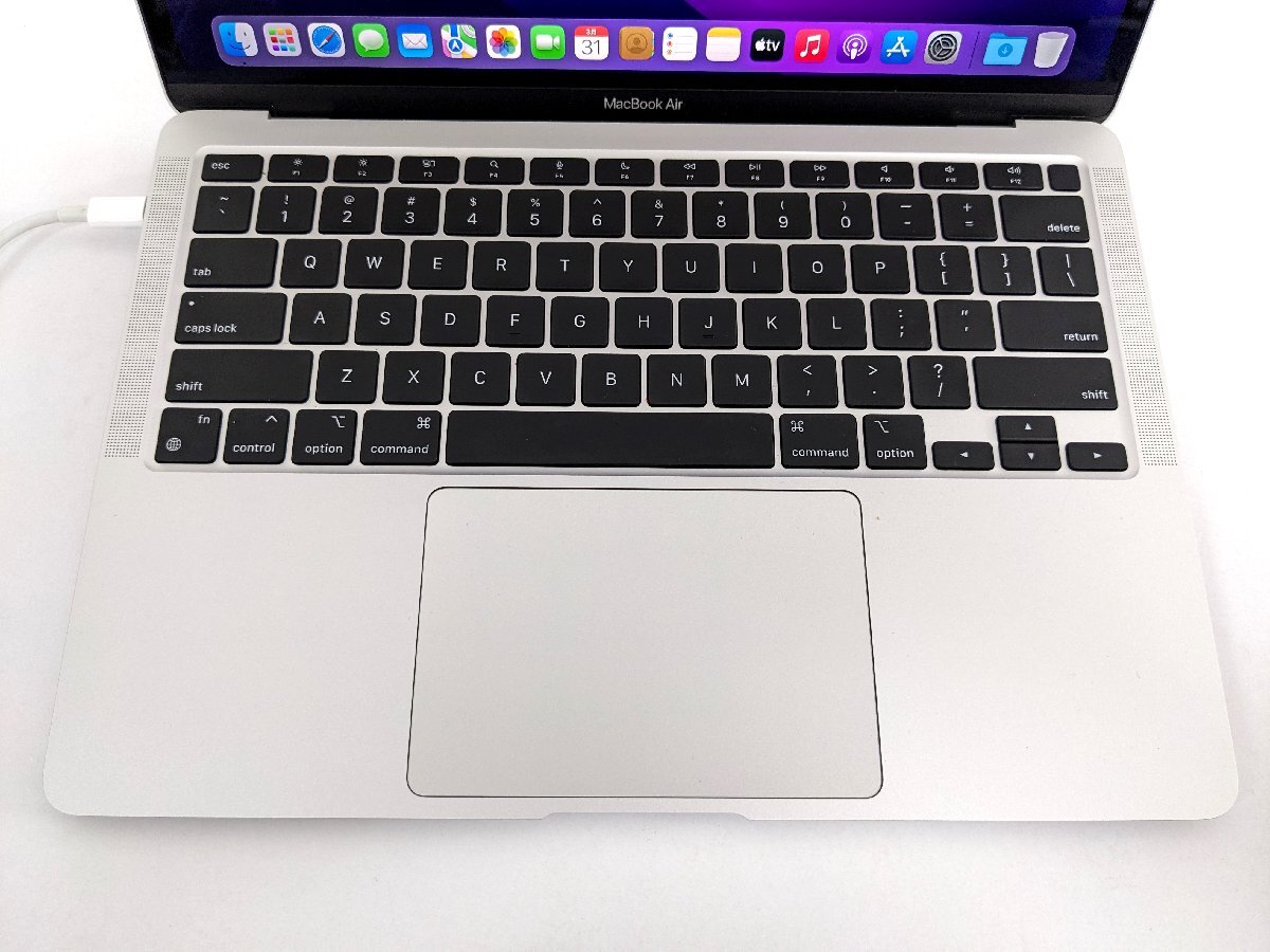 未使用 MacBook Air M1 2020 Retinaディスプレイ 13.3 M1チップ/8コア/256GB/8GB MGN93LL/A シルバー 海外モデル《A9697の画像2