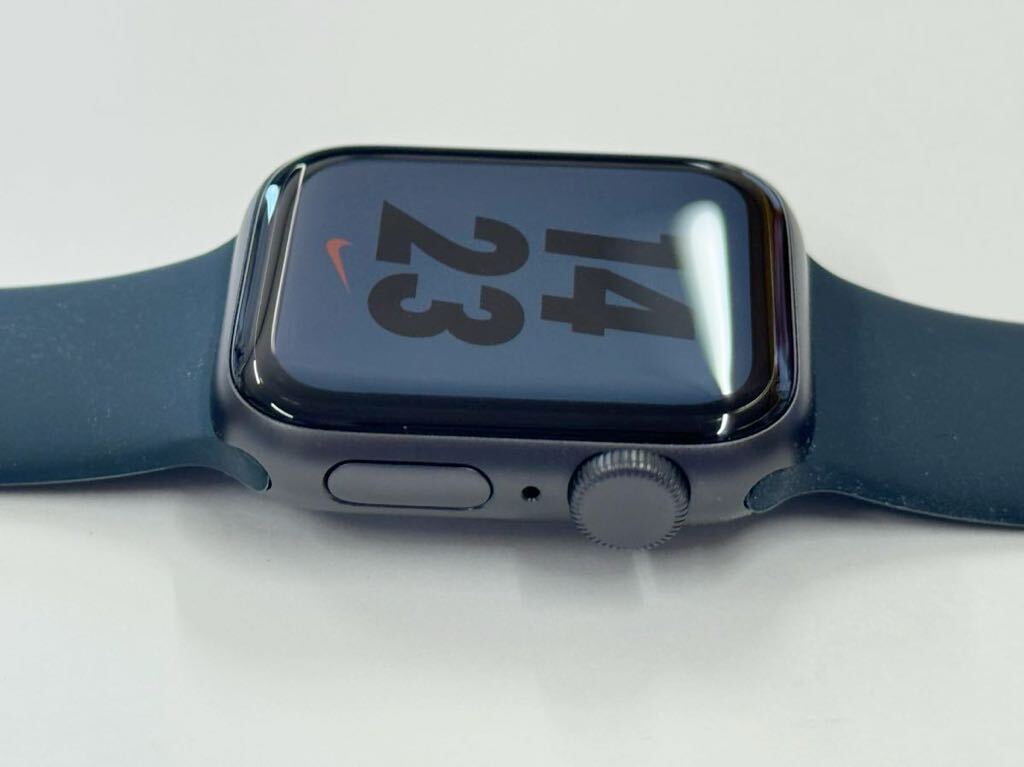☆即決 バッテリー100% Apple Watch SE Nike 40mm スペースグレイアルミニウム アップルウォッチ GPSモデル 621_画像4